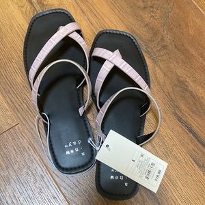 Sandal sale! 🎉NWT a new day lilac strappy Felicity sandals size 5
